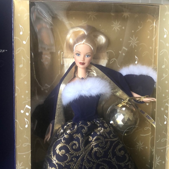 Barbie Ring in the New Year 2001 - Picture 2 of 5